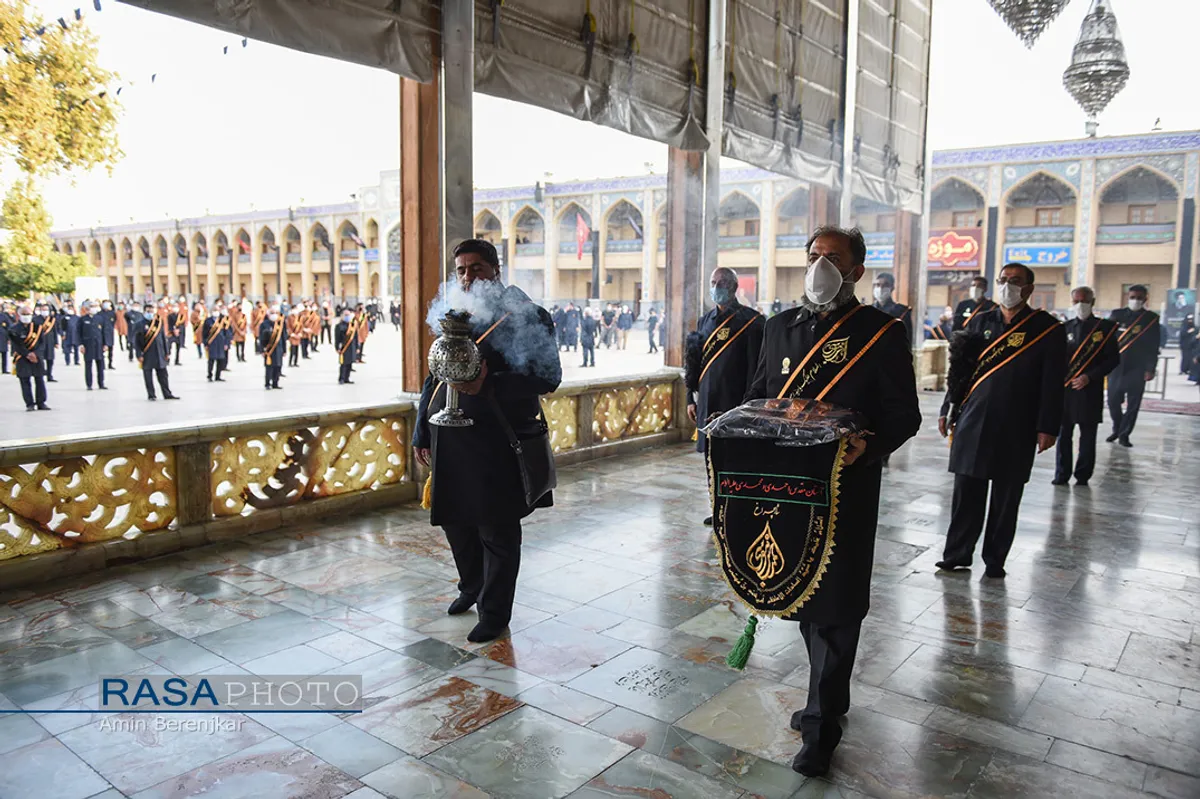 آئین تعویض پرچم حرم حضرت احمد&zwnj;بن&zwnj;موسی الکاظم (ع) در شراز