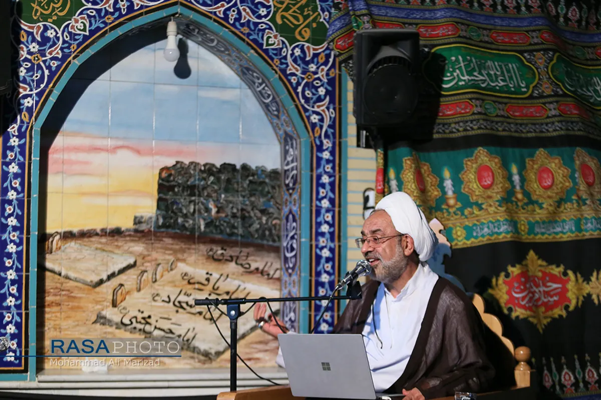 عزاداری جمعی از مهاجرین انگلیسی زبان مقیم قم در هیئت دارالزهرا (س)