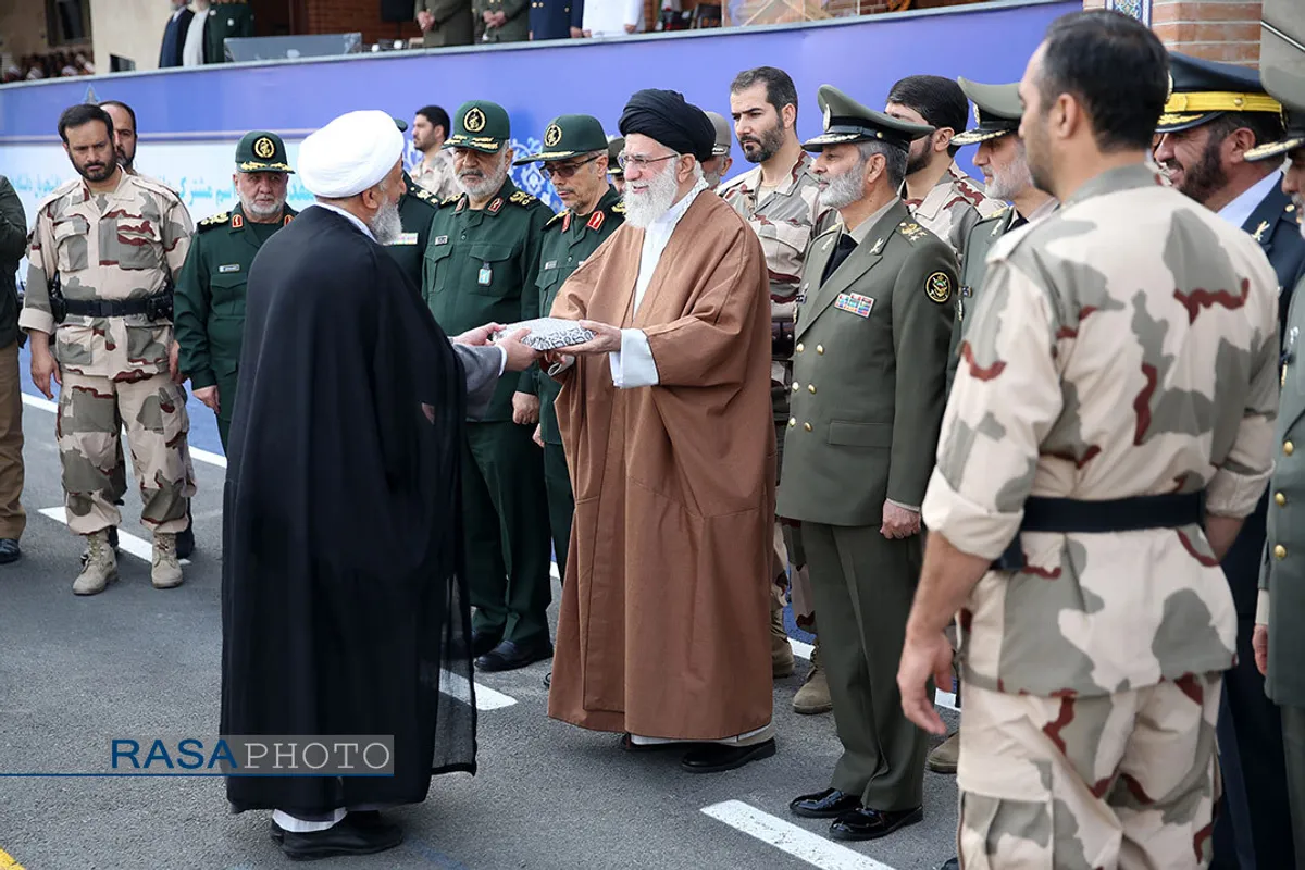 مراسم دانش&zwnj;آموختگی دانشجویان دانشگاههای افسری ارتش در دانشگاه خاتم&zwnj;الانبیاء(ص) با حضور رهبر انقلاب