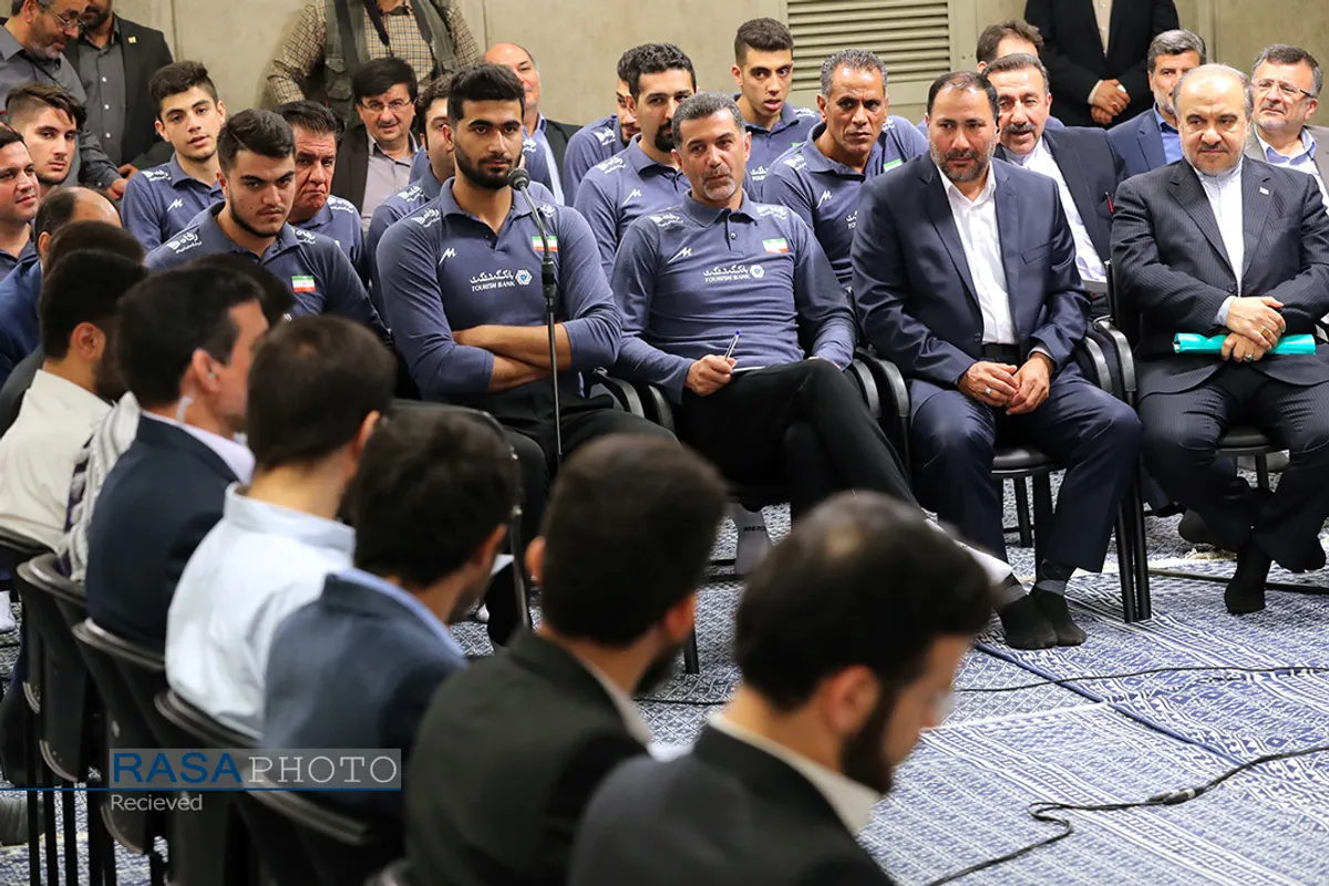 دیدار مدال&zwnj;آوران المپیاد&zwnj;های علمی و اعضای تیم ملی والیبال جوانان با رهبر انقلاب