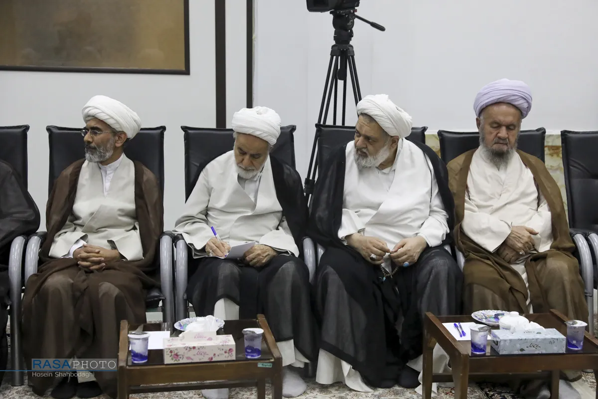 دیدار عارف معاون اول رئیس جمهور با اعضای جامعه مدرسین
