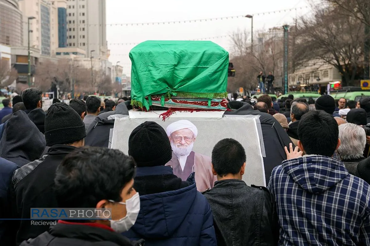 تشییع پیکر آیت&zwnj;الله امامی کاشانی در حرم مطهر رضوی