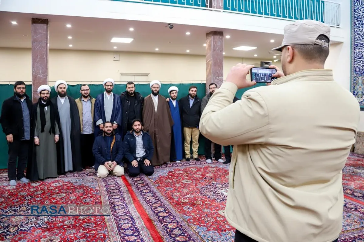 جشن روز مبعث و عمامه&zwnj;گذاری تعدادی از طلاب حوزه علمیه قم در بیوت مراجع تقلید