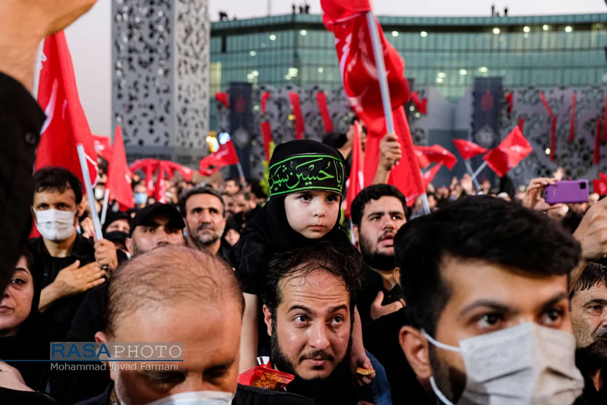 وداع با پیکر شهدا مدافع حرم در میدان امام حسین (ع) تهران