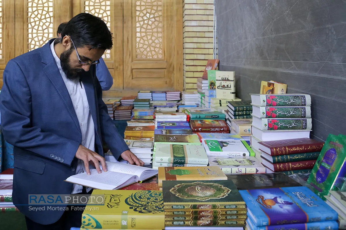 بازدید حجت الاسلام والمسلمین مروی از &laquo;هفتمین نمایشگاه تخصصی کتب حوزوی و معارف اسلامی&raquo;