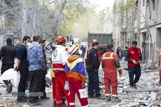 فعالیت جهادی طلاب در منازل آسیب&zwnj;دیده تهران در سومین جنگ تحمیلی