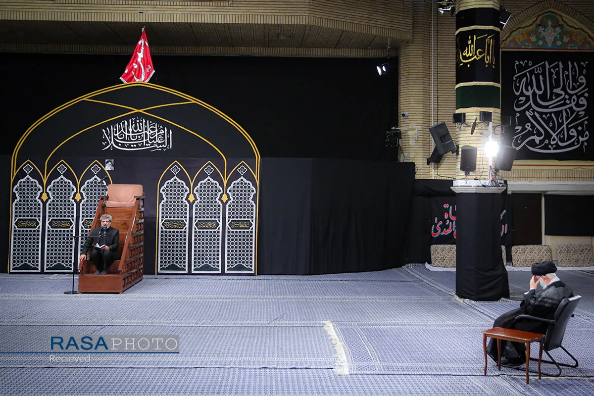 عزاداری شام غریبان حسینی (ع) در حسینیه امام خمینی (ره) با حضور مقام معظم رهبری