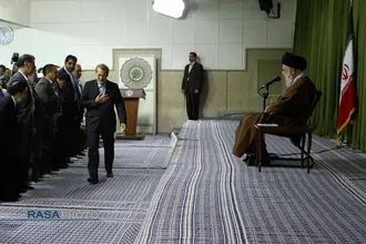 عکس&zwnj;هایی از شهید دکتر علی لاریجانی در کنار رهبر شهید انقلاب