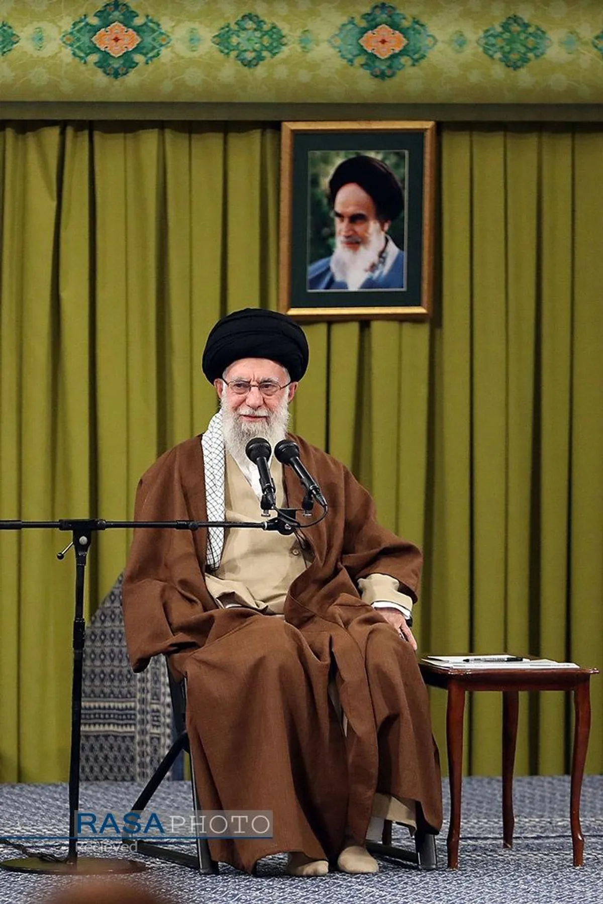 دیدار مداحان اهل&zwnj;بیت (علیهم&zwnj;السلام) با مقام معظم رهبری