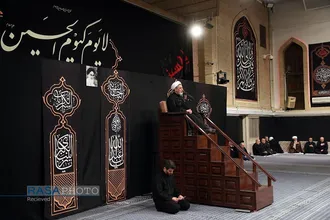 مراسم عزاداری شب عاشورای حسینی (علیه&zwnj;السلام) با حضور رهبر انقلاب