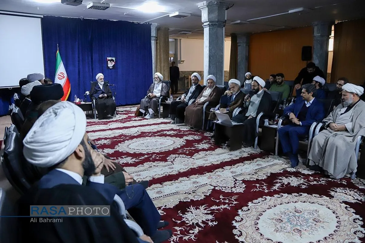 نشست صمیمی اعضای شورای فعالان فضای مجازی