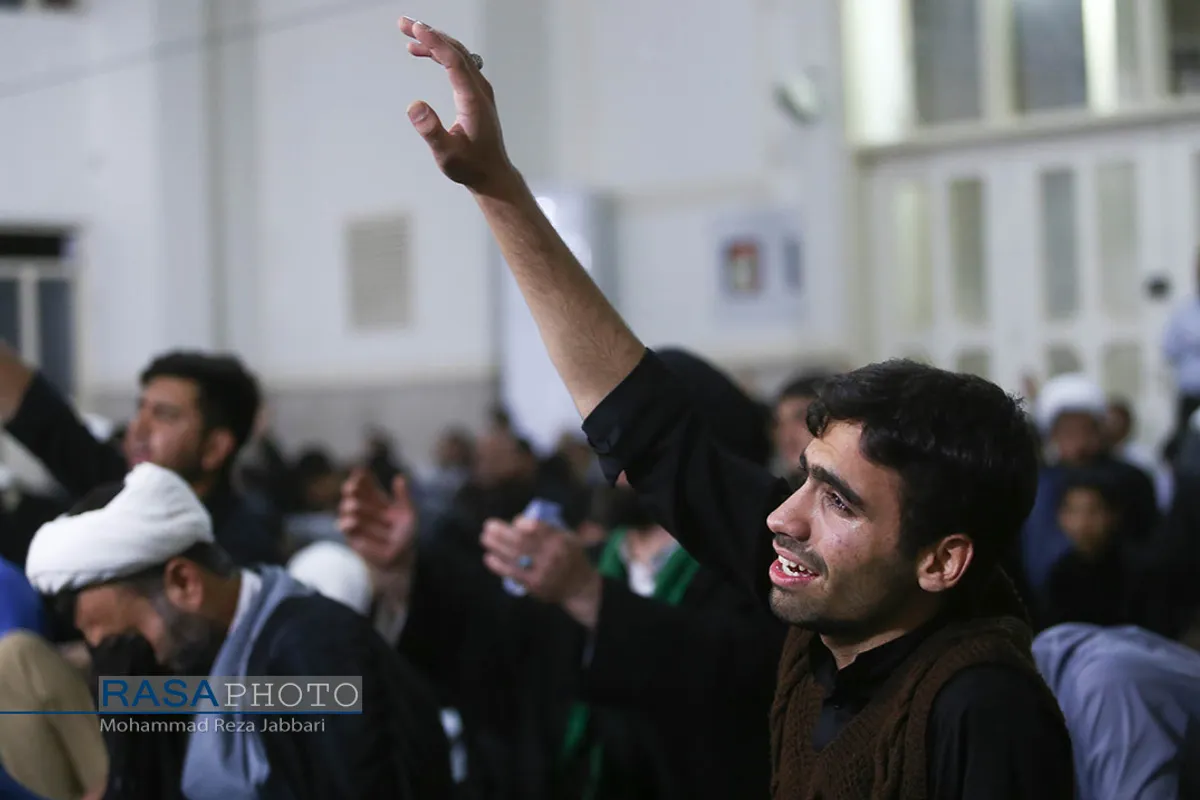 گرامیداشت شهدای امنیت وشهدای حرم شاهچراغ در دفتر قم مقام معظم رهبری