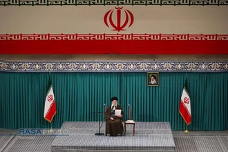 دیدار جمعی از رأی اولی&zwnj;ها و خانواده&zwnj;های شهدا با رهبر انقلاب