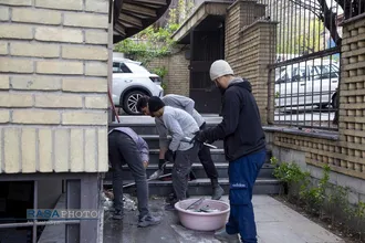 فعالیت جهادی طلاب در منازل آسیب&zwnj;دیده تهران در سومین جنگ تحمیلی