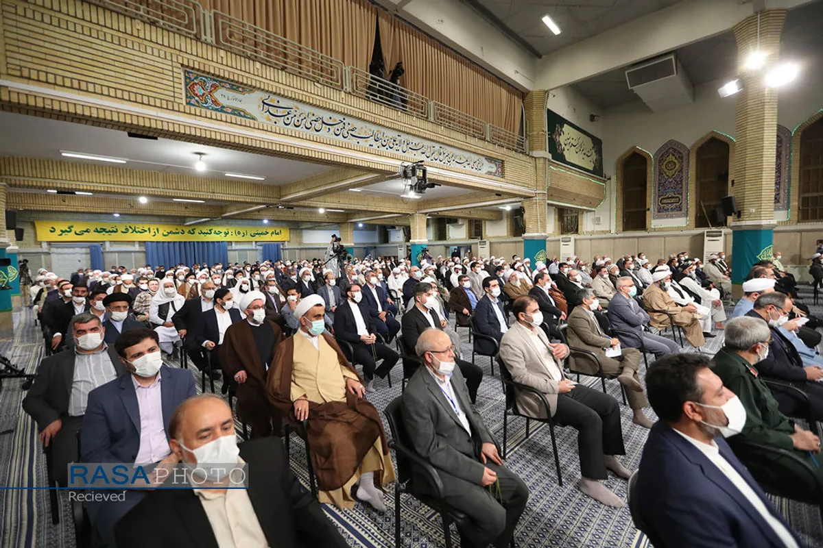 دیدار مسئولان نظام و میهمانان کنفرانس وحدت اسلامى با مقام معظم رهبری