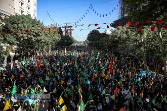 گلباران حرم مطهر رضوی در سالروز ولادت حضرت معصومه&lrm; (سلام الله علیها)