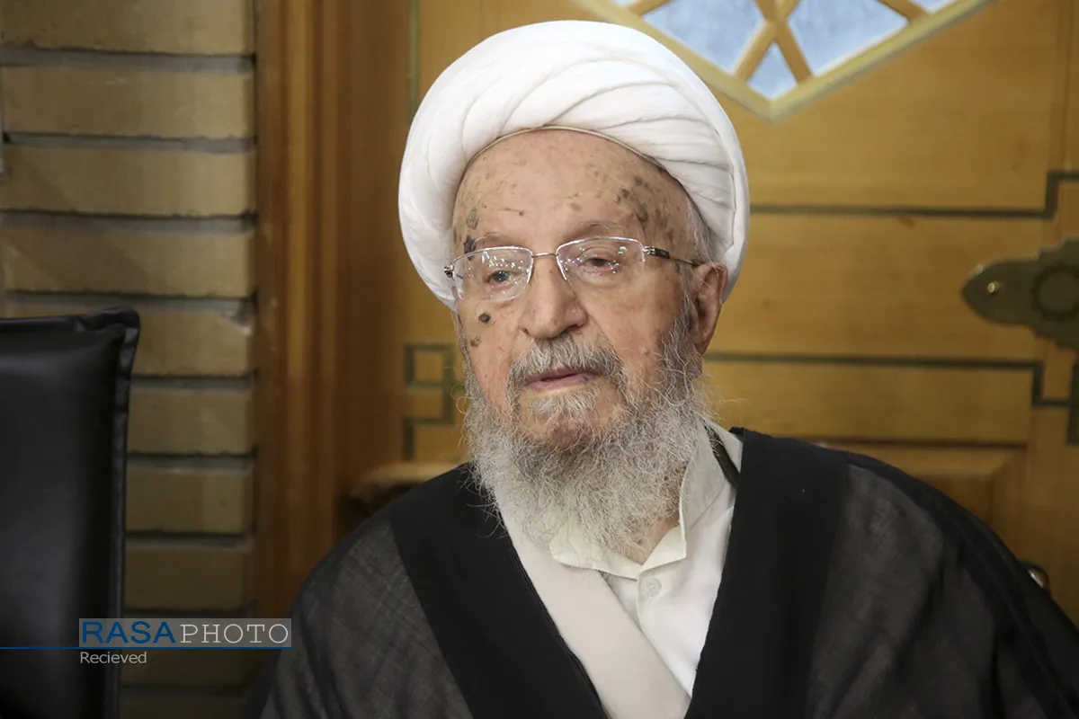 بزرگداشت رهبر شهید انقلاب از سوی آیت&zwnj;الله مکارم شیرازی در حرم مطهر
