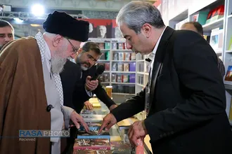 بازدید رهبر معظم انقلاب از سی و پنجمین نمایشگاه بین&zwnj;المللی کتاب تهران