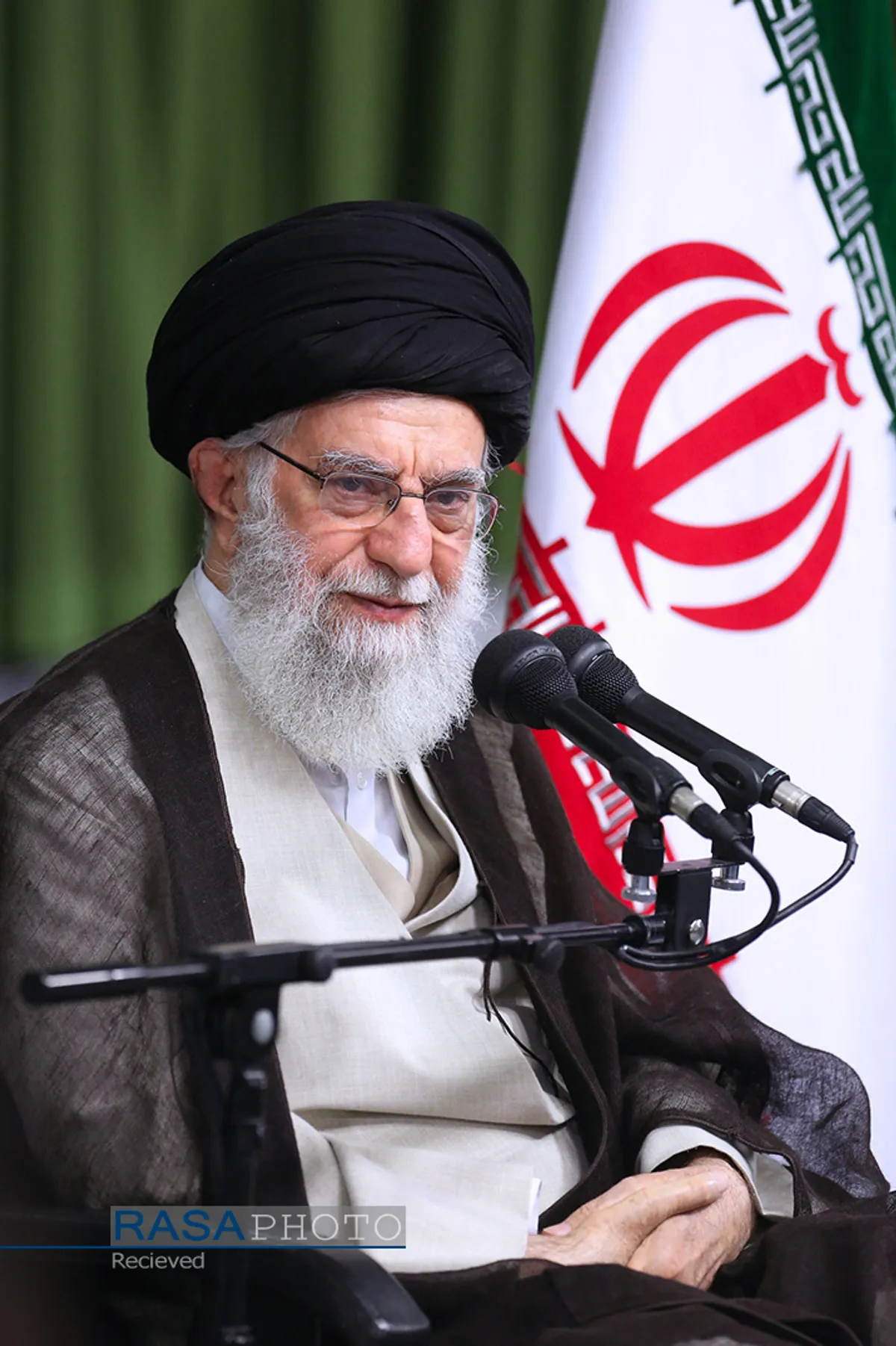 دیدار مدال&zwnj;آوران المپیاد&zwnj;های علمی و اعضای تیم ملی والیبال جوانان با رهبر انقلاب