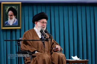 دیدار جمعی از مداحان اهل&zwnj;بیت (علیهم&zwnj;السلام) با مقام معظم رهبری