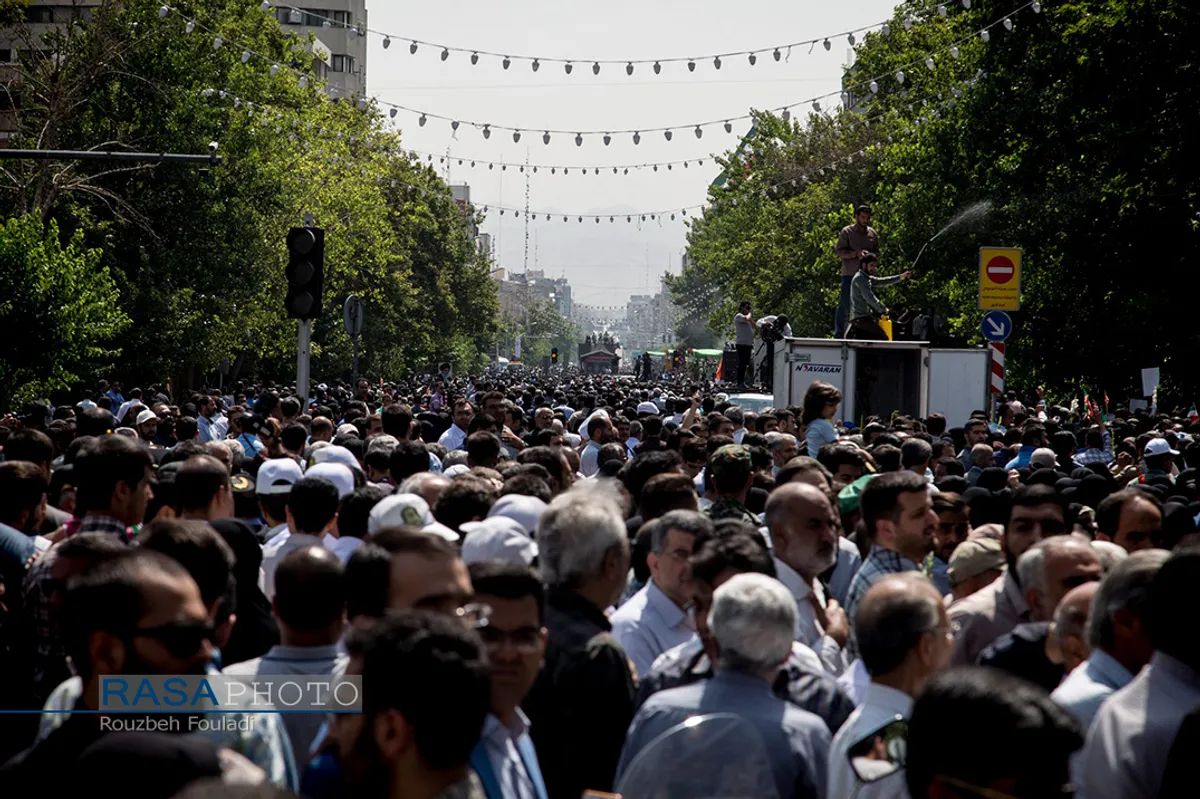 مراسم تشییع پیکر مطهر ۱۵۰ شهید دفاع مقدس در تهران&lrm;