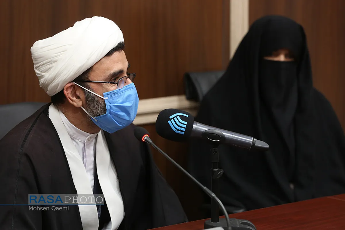 تجلیل از طلبه جهادی فعال در بیمارستان&zwnj;های کرونایی به مناسبت روز پرستار