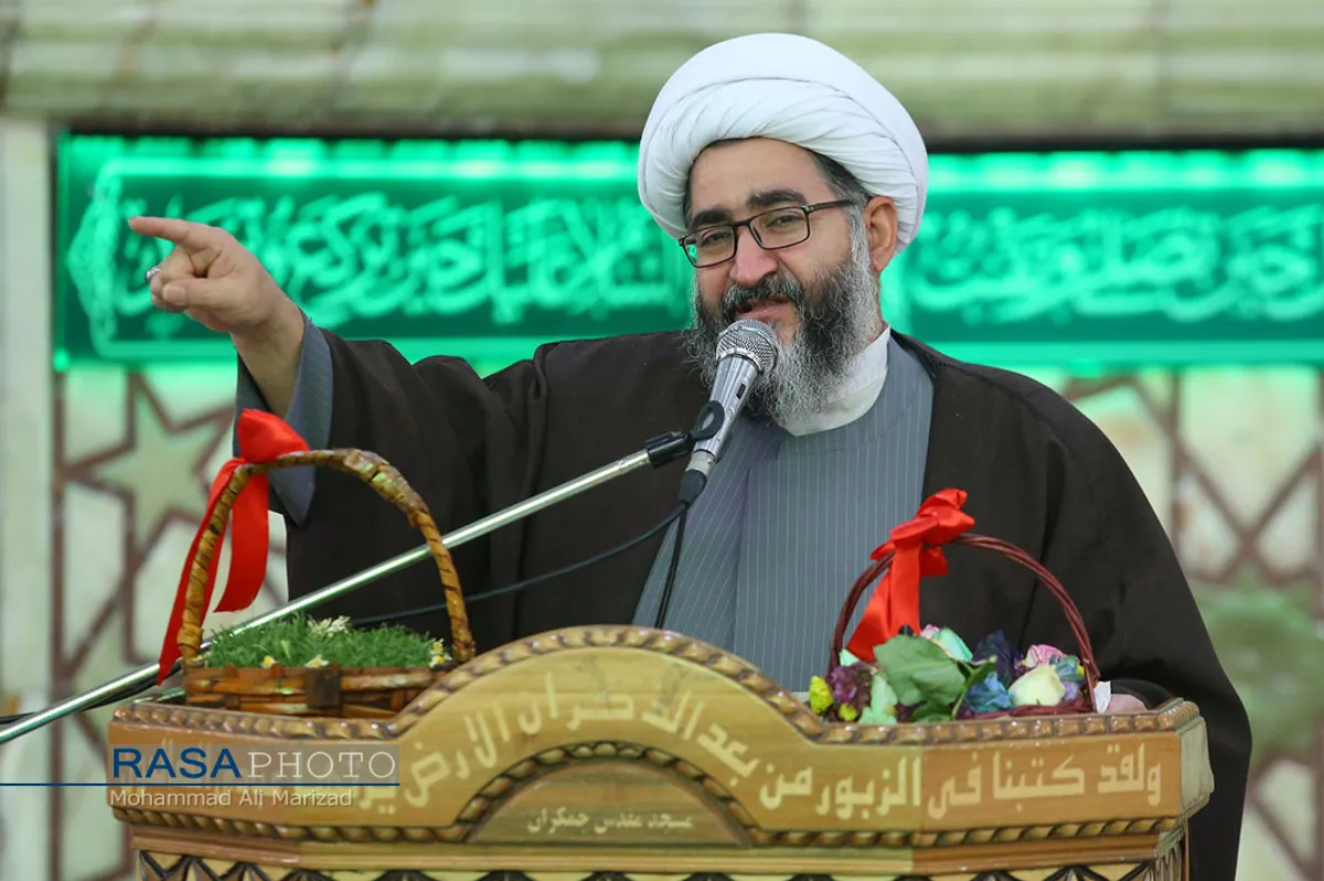 غبار روبی مسجد مقدس جمکران در آغاز دهه مهدویت