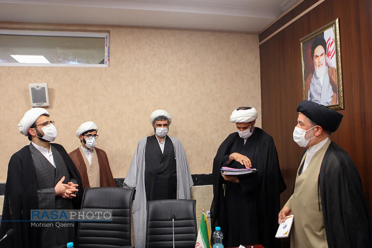 نشست صمیمی جمعی از نخبگان حوزه با حجت الاسلام والمسلمین عماد