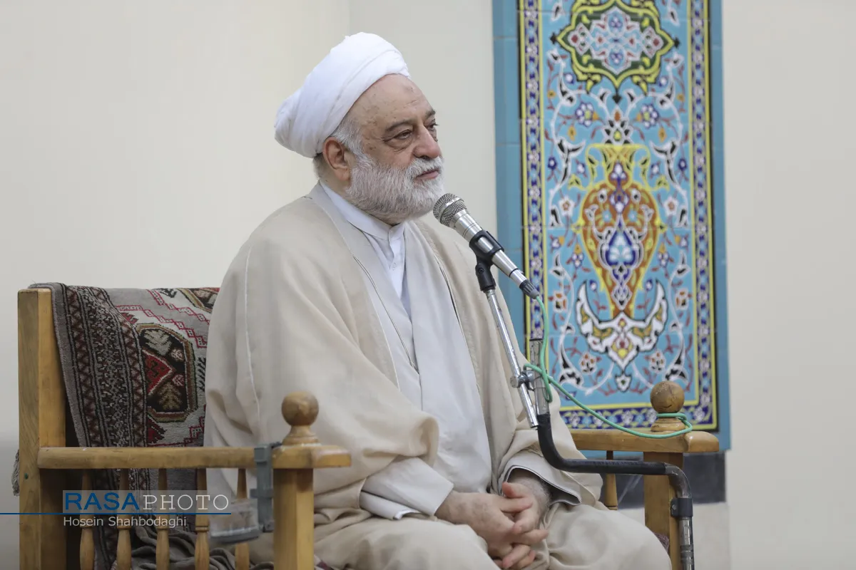 جشن میلاد پیامبر (ص) و عمامه گذاری طلاب در بیوت مراجع تقلید
