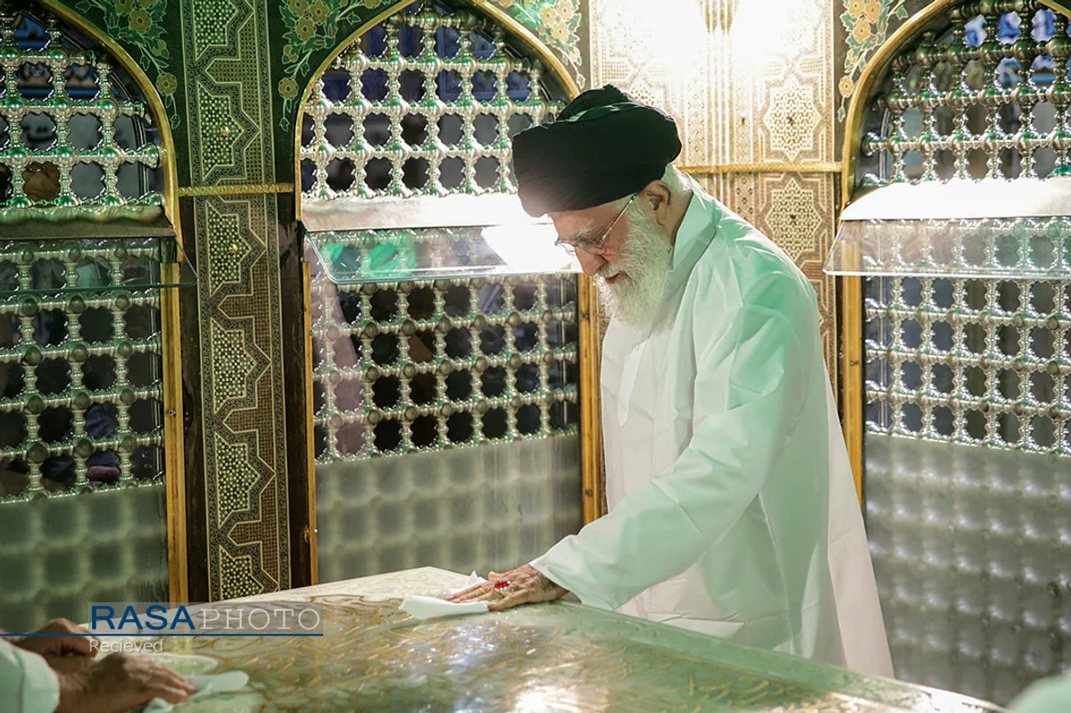 مراسم غبارروبی مضجع شریف حضرت ثامن&zwnj;الحجج حضرت امام رضا علیه&zwnj;السلام با حضور رهبر انقلاب