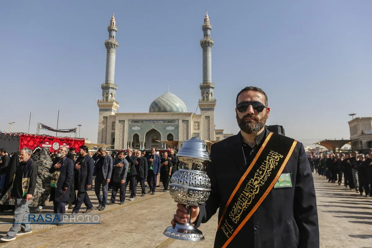 دسته عزای خادمان و زائران در سالروز رحلت حضرت معصومه (سلام&zwnj;الله&zwnj;علیها)