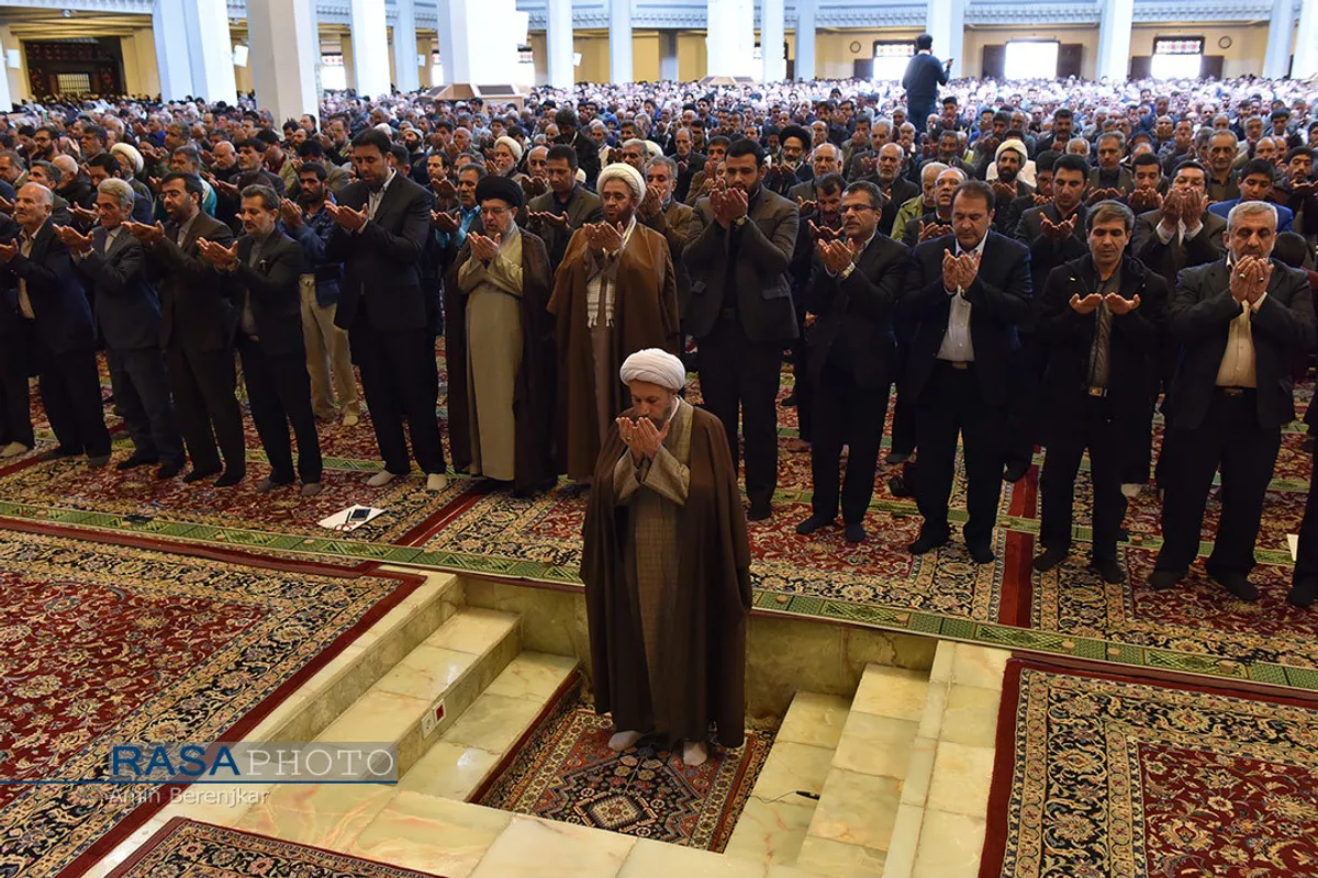 راهپیمایی نمازگزاران شیراز در حمایت از عزت و اقتدار نظام اسلامی