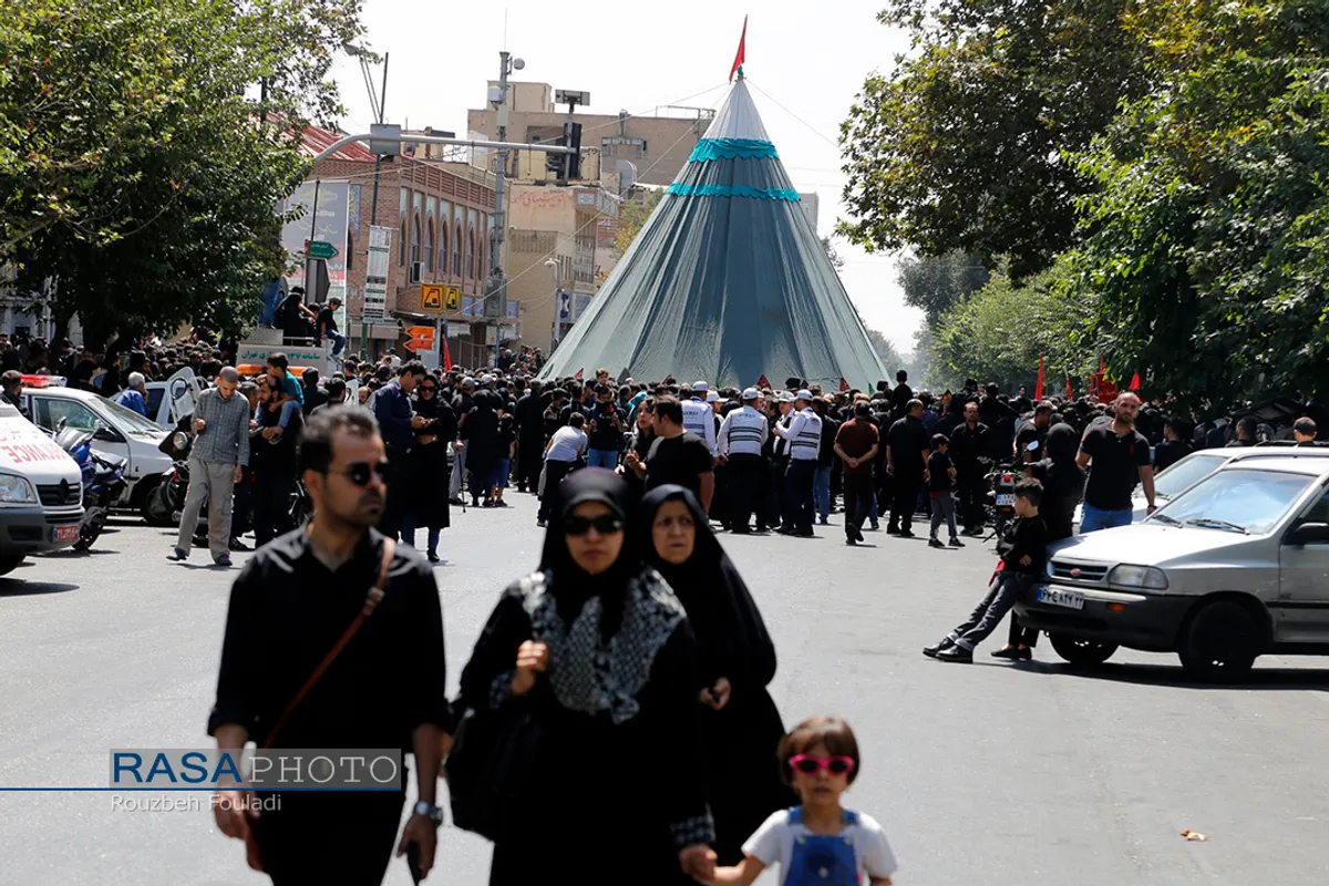 مراسم خیمه سوزان ظهر عاشورا در بازار تهران