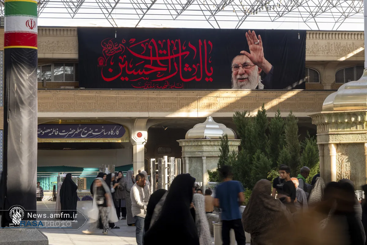 حرم کریمه اهل&zwnj;بیت (س) در آستانه مراسم چهلمین روز تدفیت رهبر شهید انقلاب
