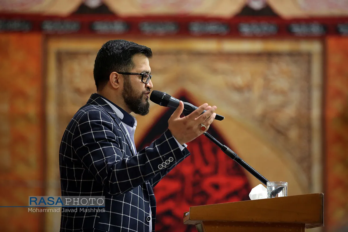 آیین اهداء پرچم متبرک آستان قدس رضوی به هیات مذهبی