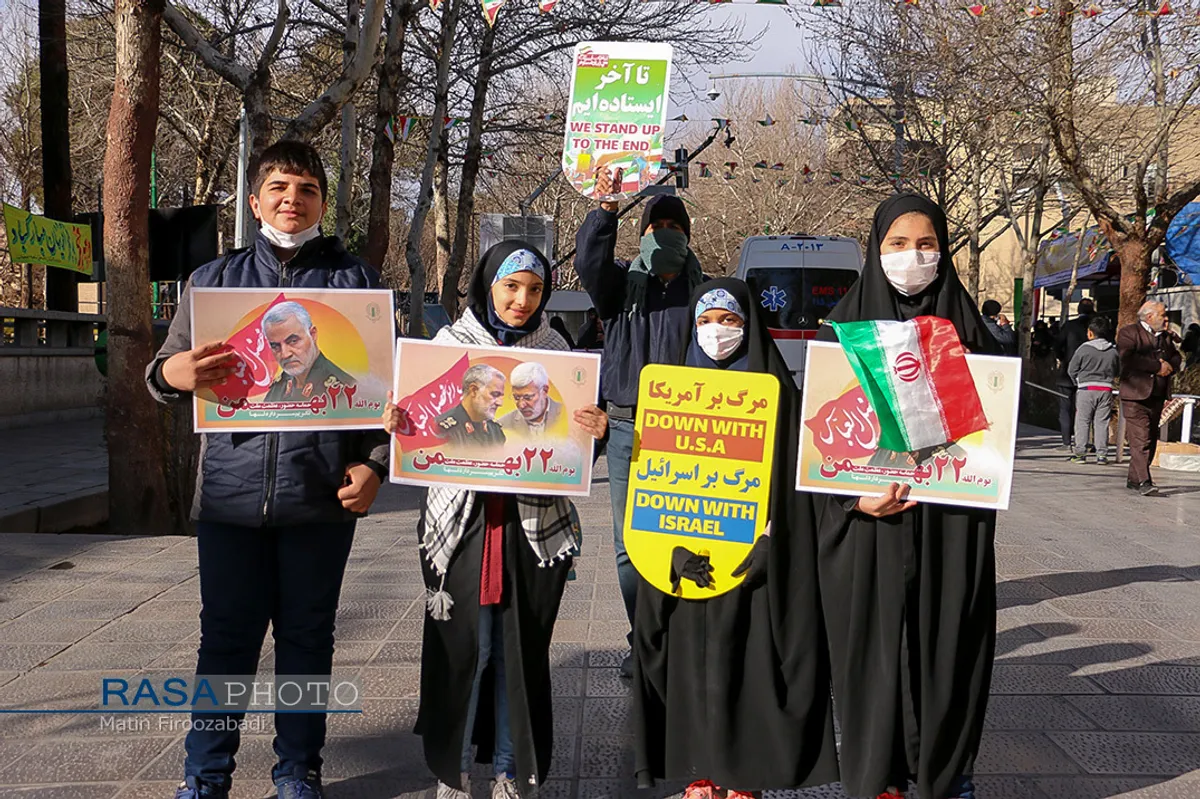 حضور سردار شهید حاج قاسم سلیمانی در راهپیمایی ۲۲ بهمن ۱۳۹۸