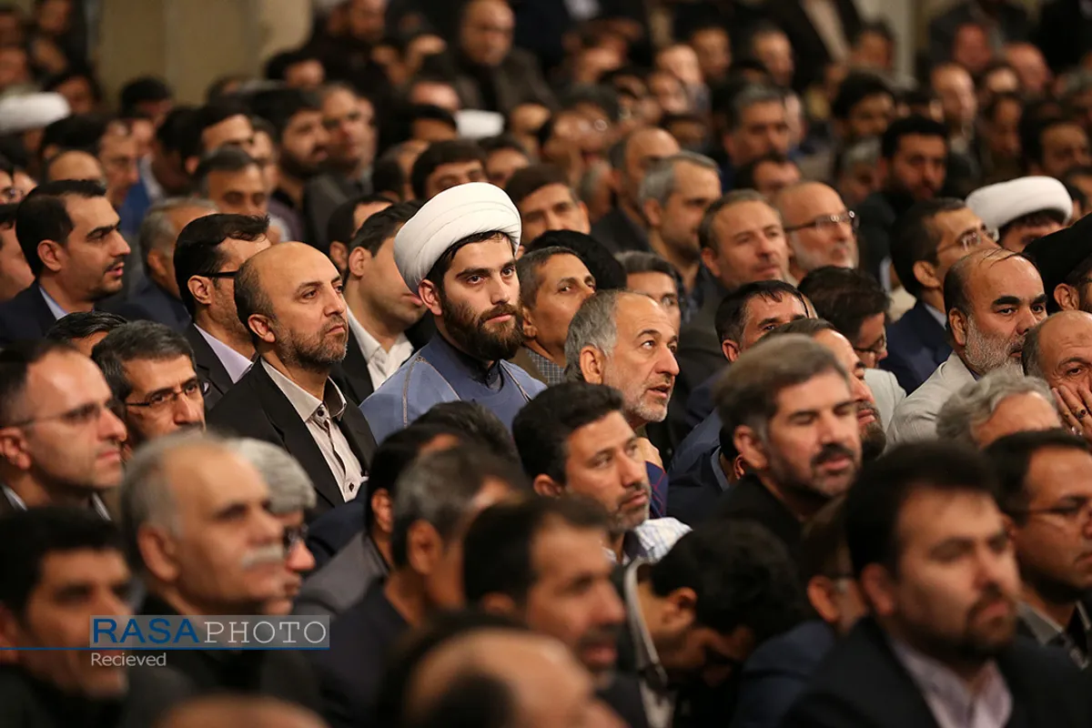 دیدار جمعی از اساتید، اعضای هیئت&zwnj;های علمی و پژوهشگران دانشگاه&zwnj;ها و مراکز علمی با رهبر انقلاب