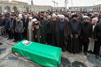 تشییع پیکر آیت&zwnj;الله امامی کاشانی در حرم مطهر رضوی