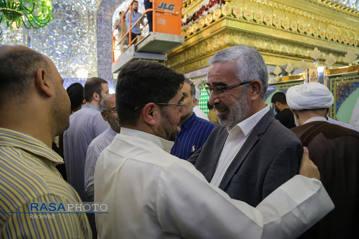 "گل آرایی ضریح مطهر حرم امام علی ع در آستانه عید بزرگ غدیر"