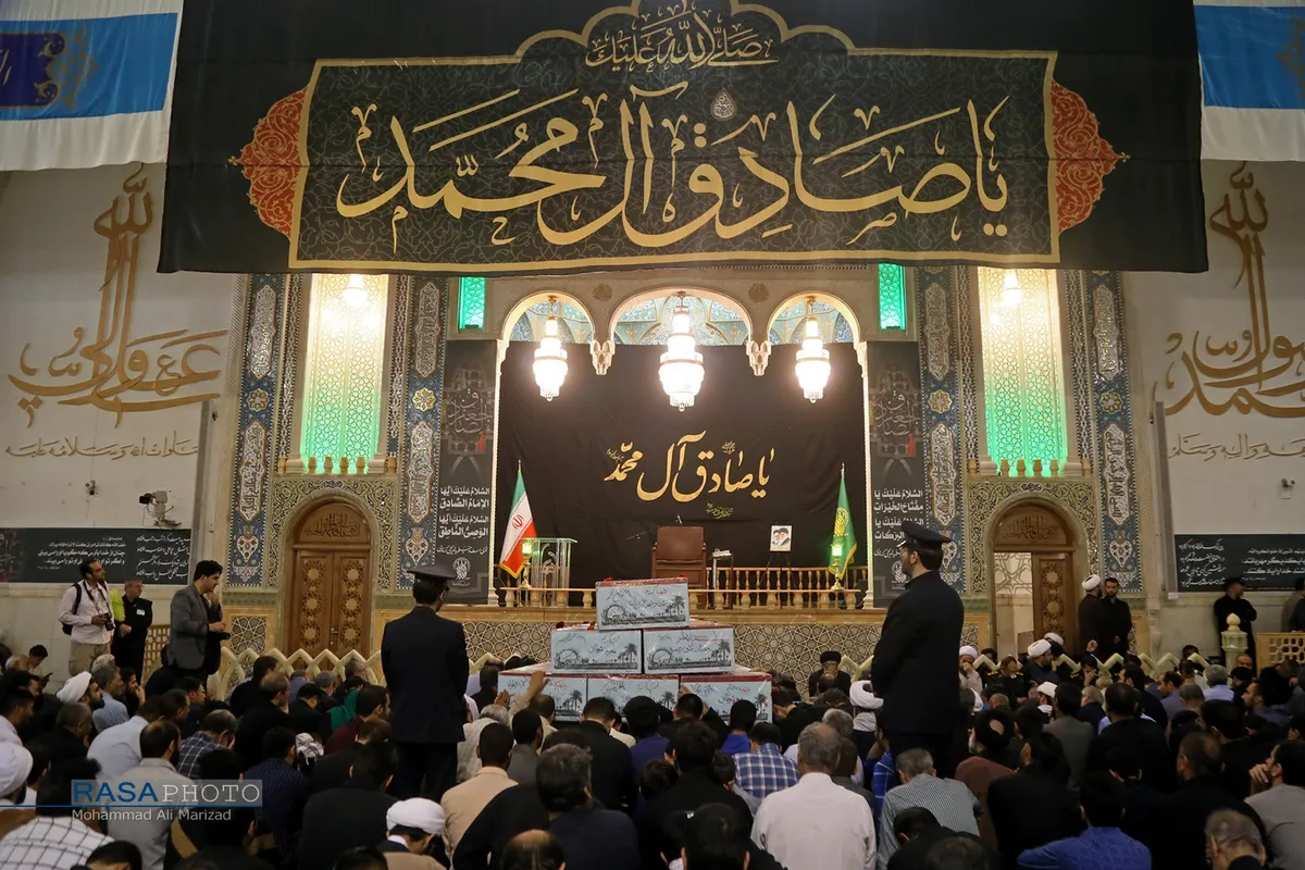 تشییع ۷ شهید گمنام دفاع مقدس در قم
