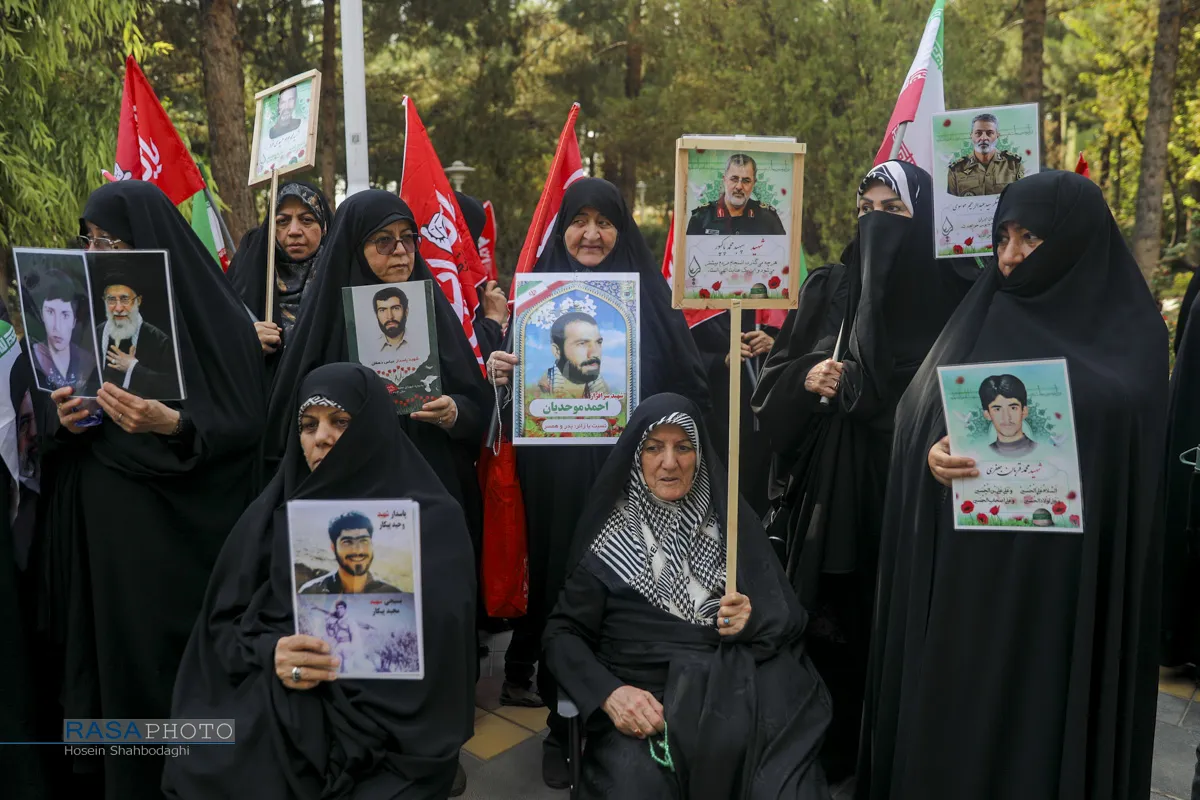 زنجیره انسانی مدافعان حجاب وعفاف