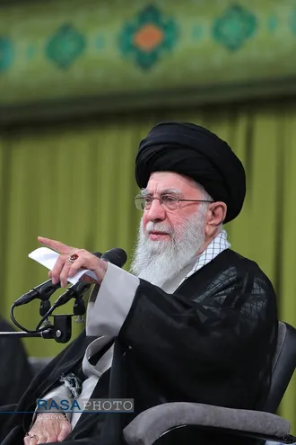 دیدار مسئولان نظام، سفرای کشور&zwnj;های اسلامی و میهمانان کنفرانس وحدت با رهبر انقلاب
