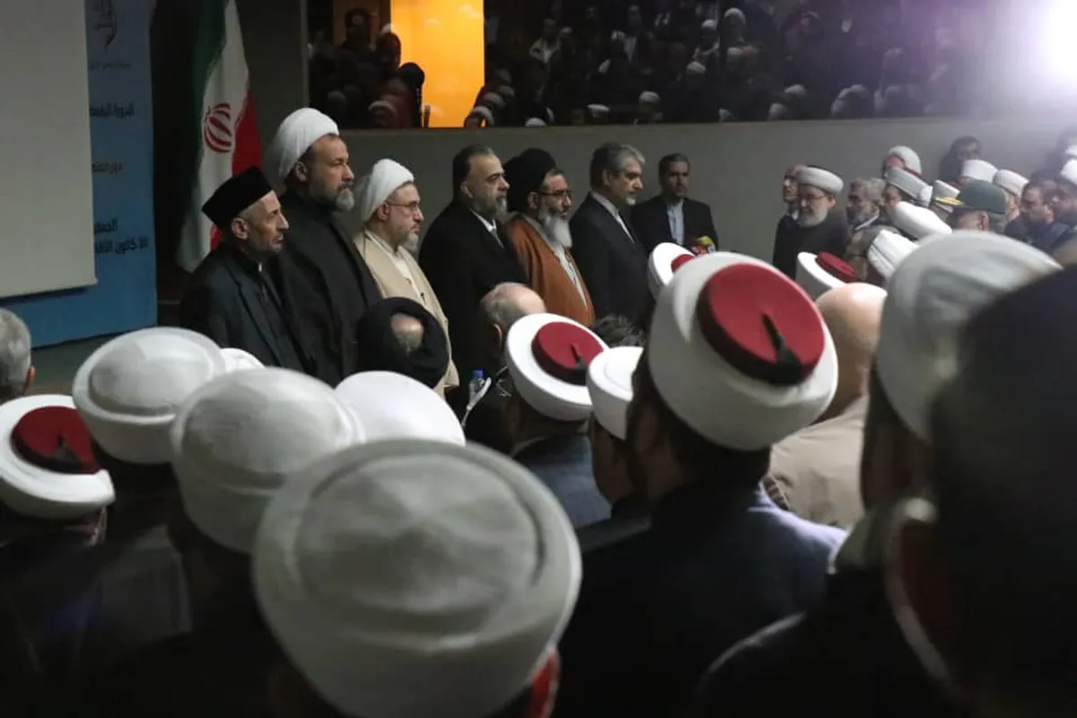 با سخنرانی نماینده مقام معظم رهبری در سوریه، چهاردهمین نشست علمای جهان اسلام با عنوان &laquo;نقش علما&zwnj; در اصالت بخشی مفهوم وطن و حفظ وطن&raquo; در دمشق آغاز شد.
