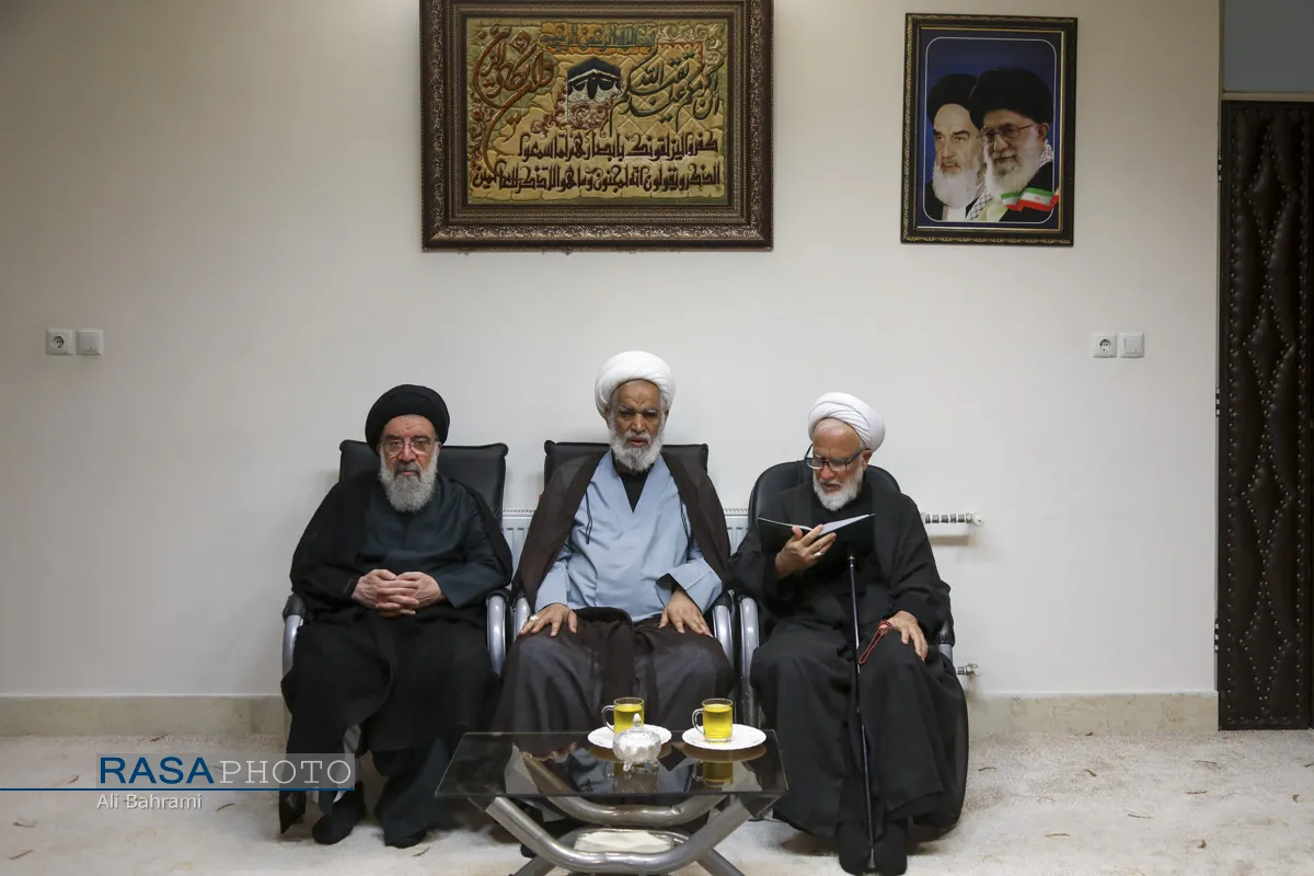 گرامیداشت رهبر شهید انقلاب در بیت حضرت آیت الله نوری همدانی