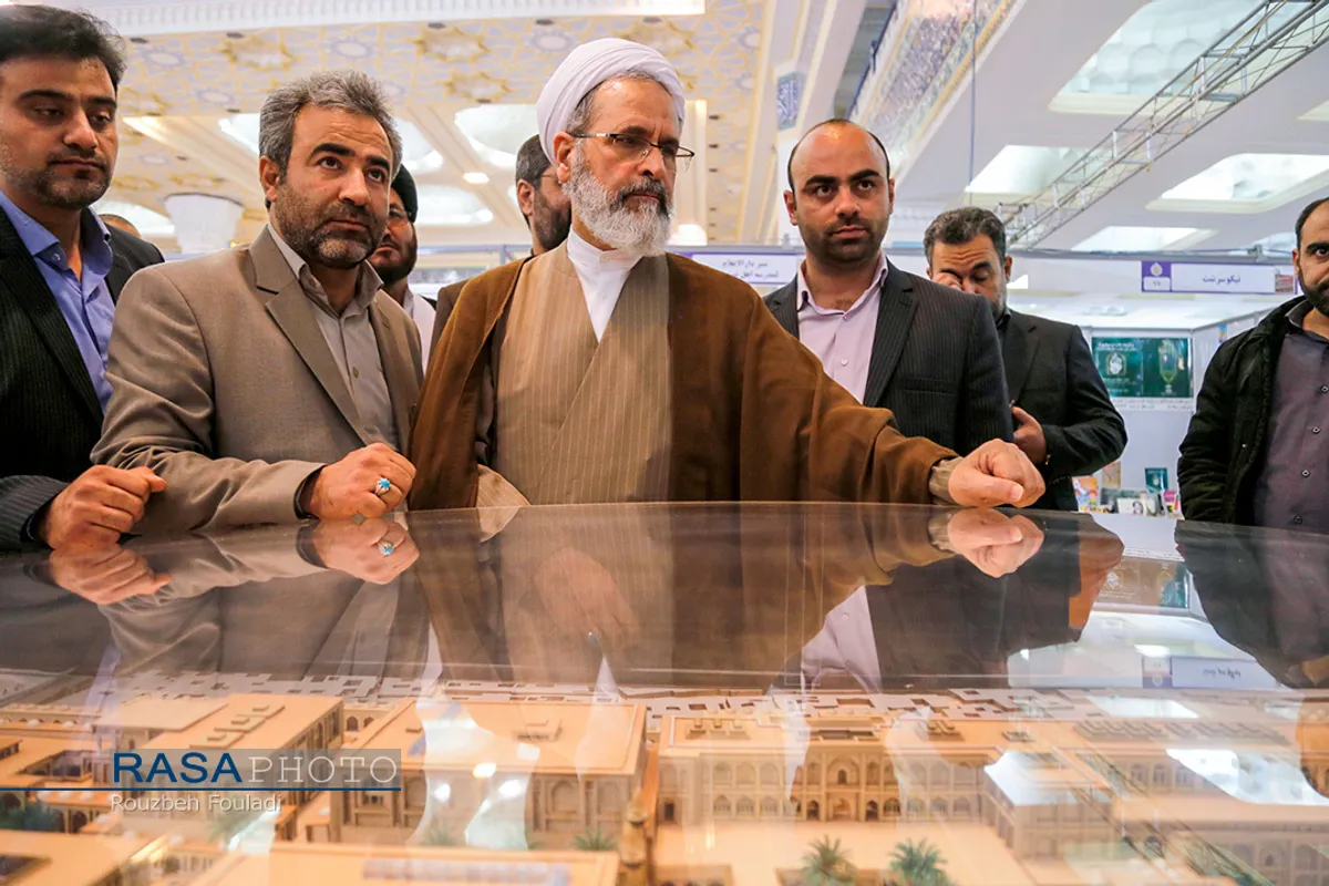 بازدید آیت الله اعرافی مدیر حوزه&zwnj;های علمیه از نمایشگاه بین المللی کتاب