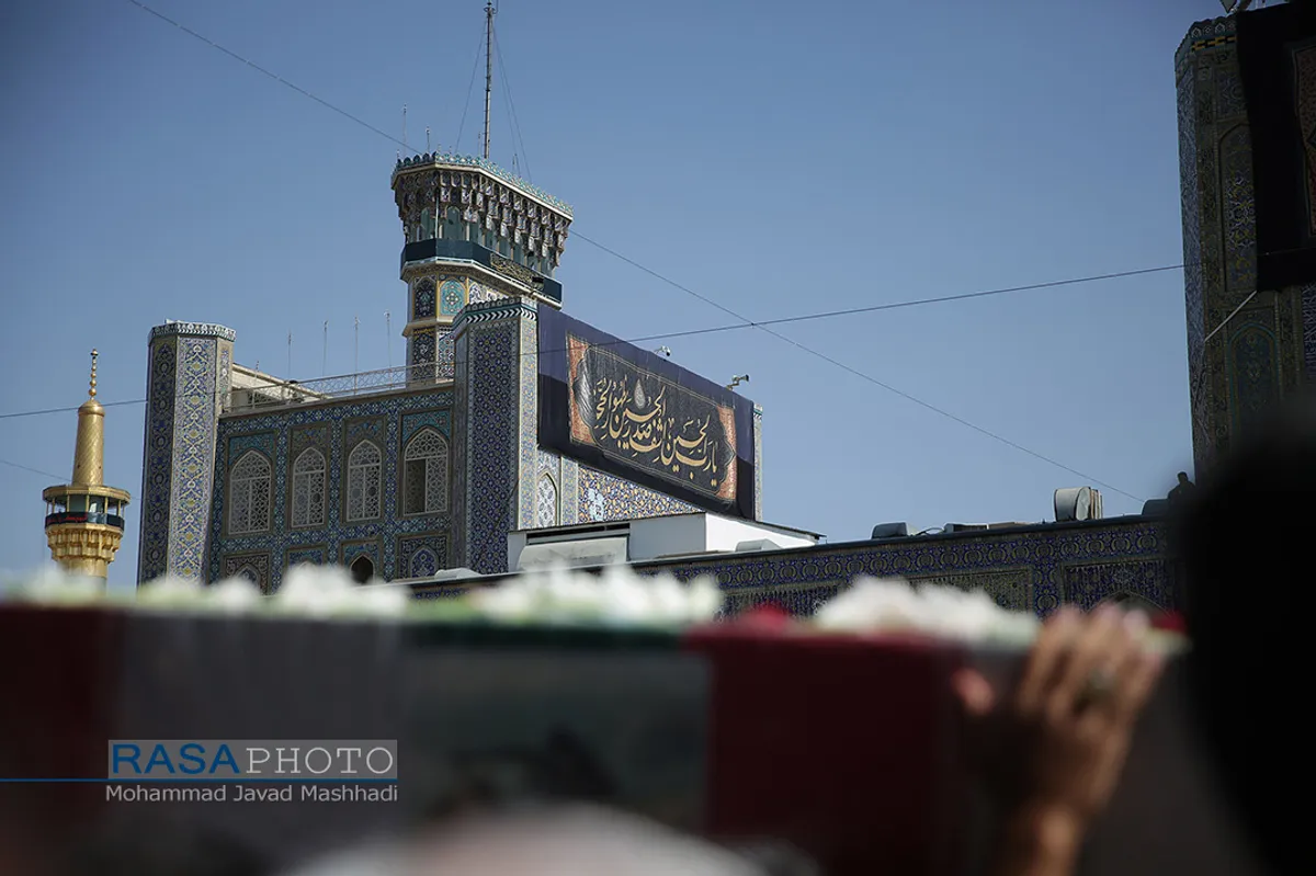 تشییع پیکر شهید حسین مهاجر در حرم امام رضا (علیه السلام&lrm;)