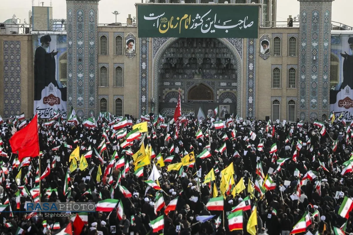بیعت مردم قم با سومین رهبر معظم انقلاب اسلامی