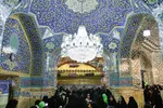 گل&zwnj;آرایی ضریح مطهر حضرت معصومه (س) در شب میلاد امام رضا (علیه السلام)