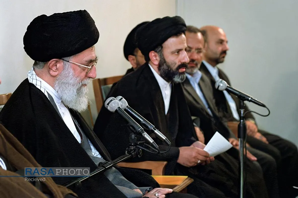 تصاویری از شهید آیت الله رئیسی و همراهان ایشان در کنار رهبر معظم انقلاب