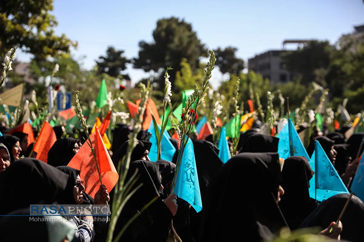 گلباران حرم مطهر رضوی در سالروز ولادت حضرت معصومه&lrm; (سلام الله علیها)